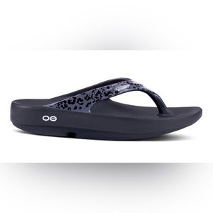 Oofos OOlala Limited Gray Cheetah Recovery Sandals
